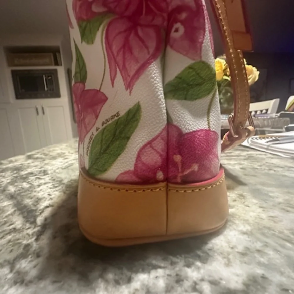 Dooney and Bourke BRAND NEW/RARE FLORAL FUSCHIA Pattern Crossbody Bag! - Picture 7 of 16